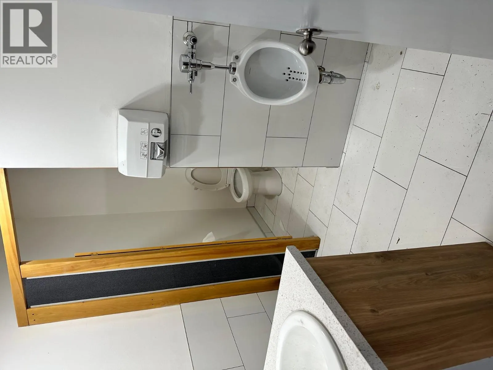 3307 32 Avenue Unit# 200