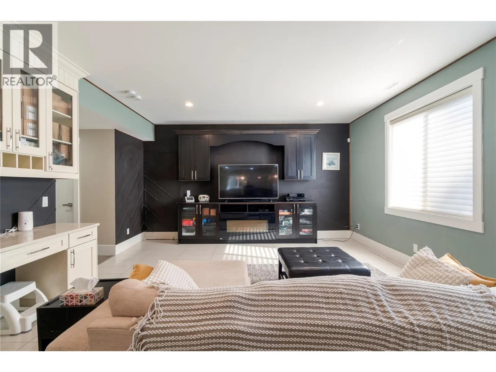 1180 Shuswap Street SE