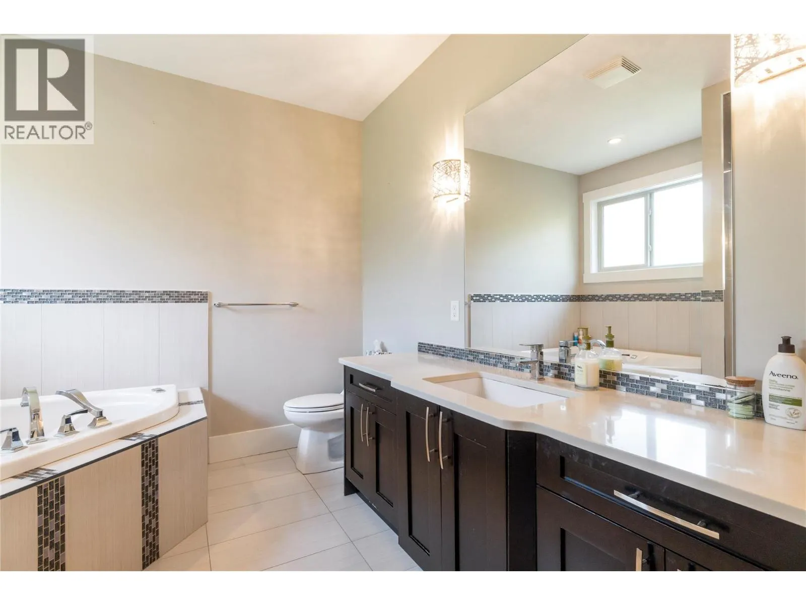 1180 Shuswap Street SE