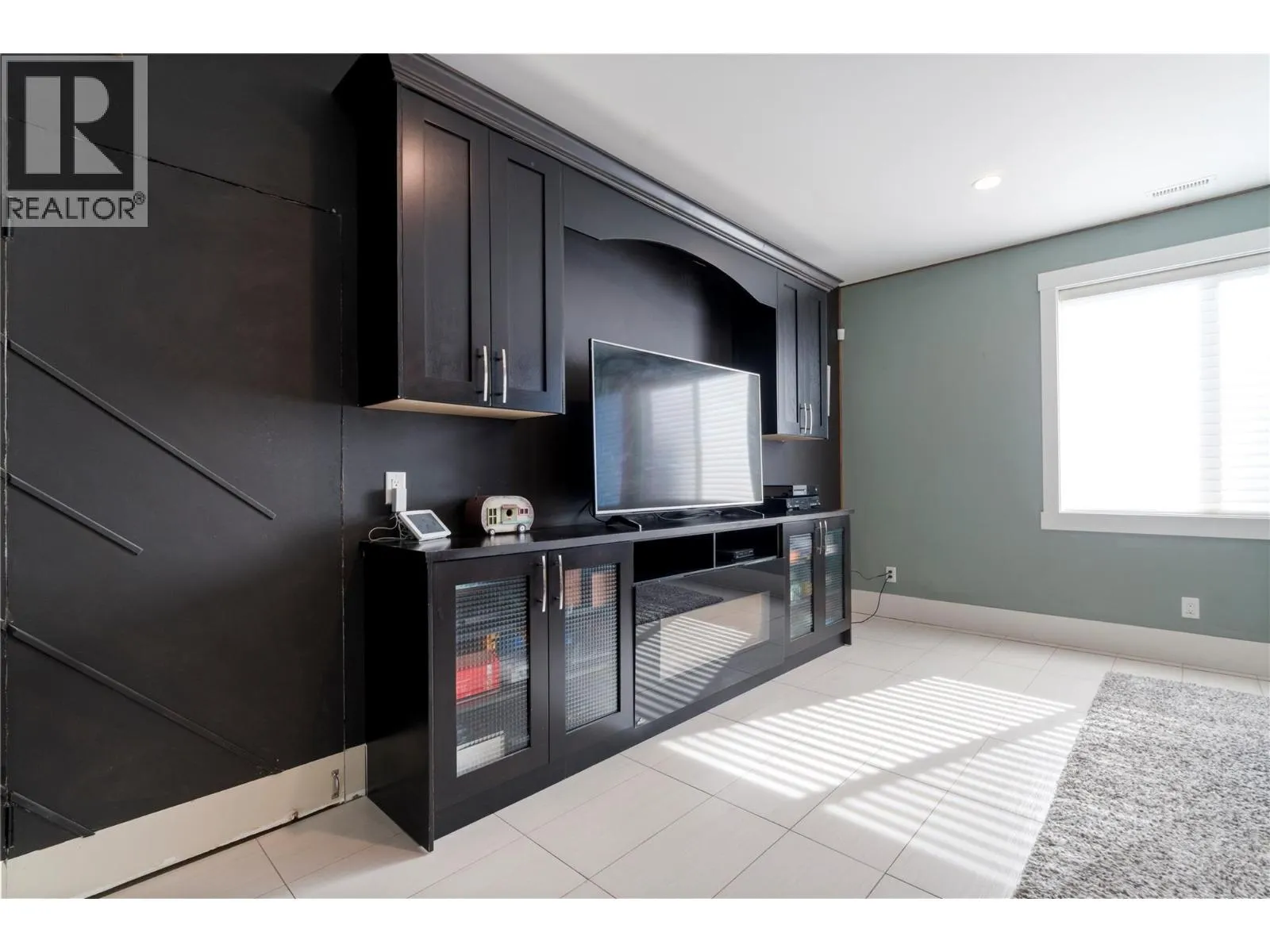 1180 Shuswap Street SE