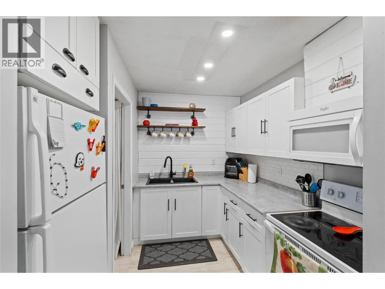 1221 HUGH ALLAN Drive Unit# 14