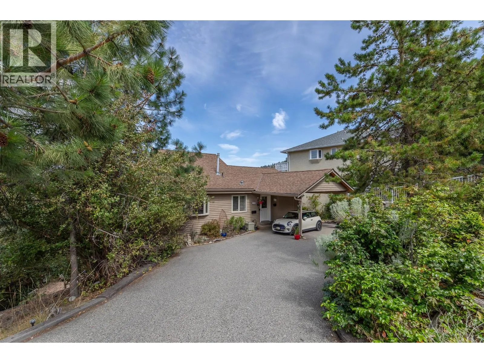 186 DEWDNEY Crescent