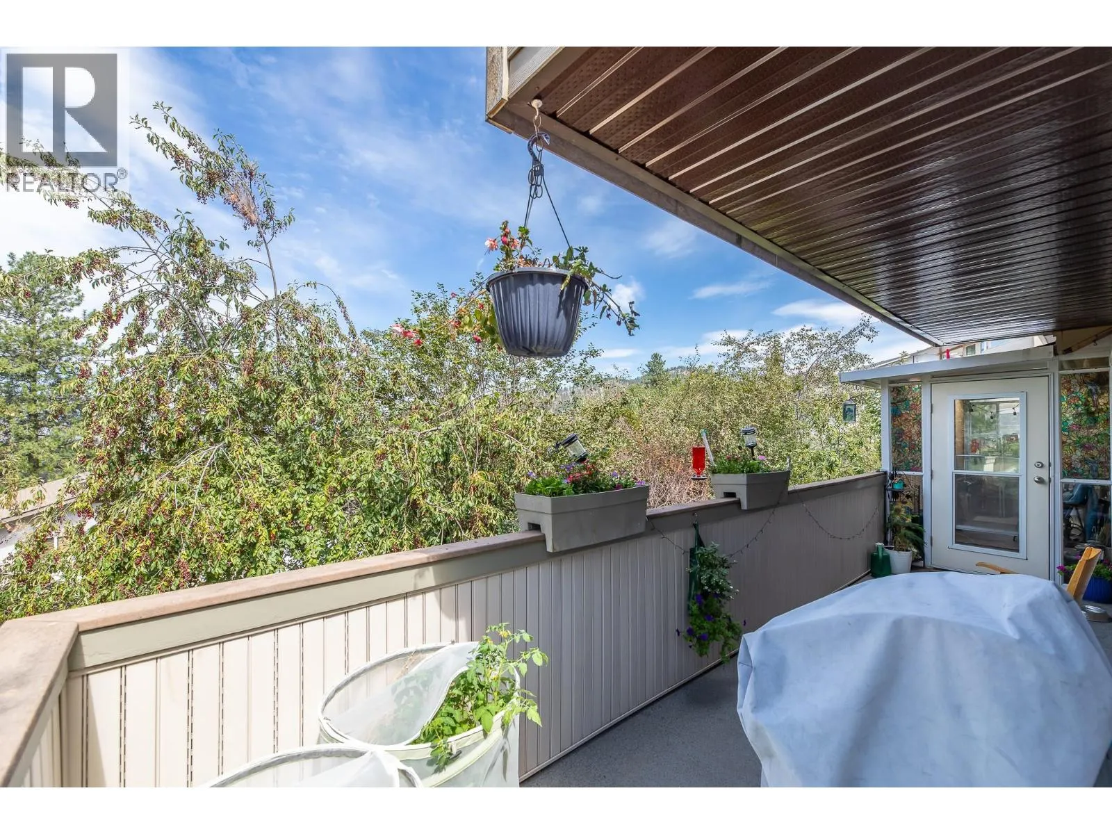 186 DEWDNEY Crescent