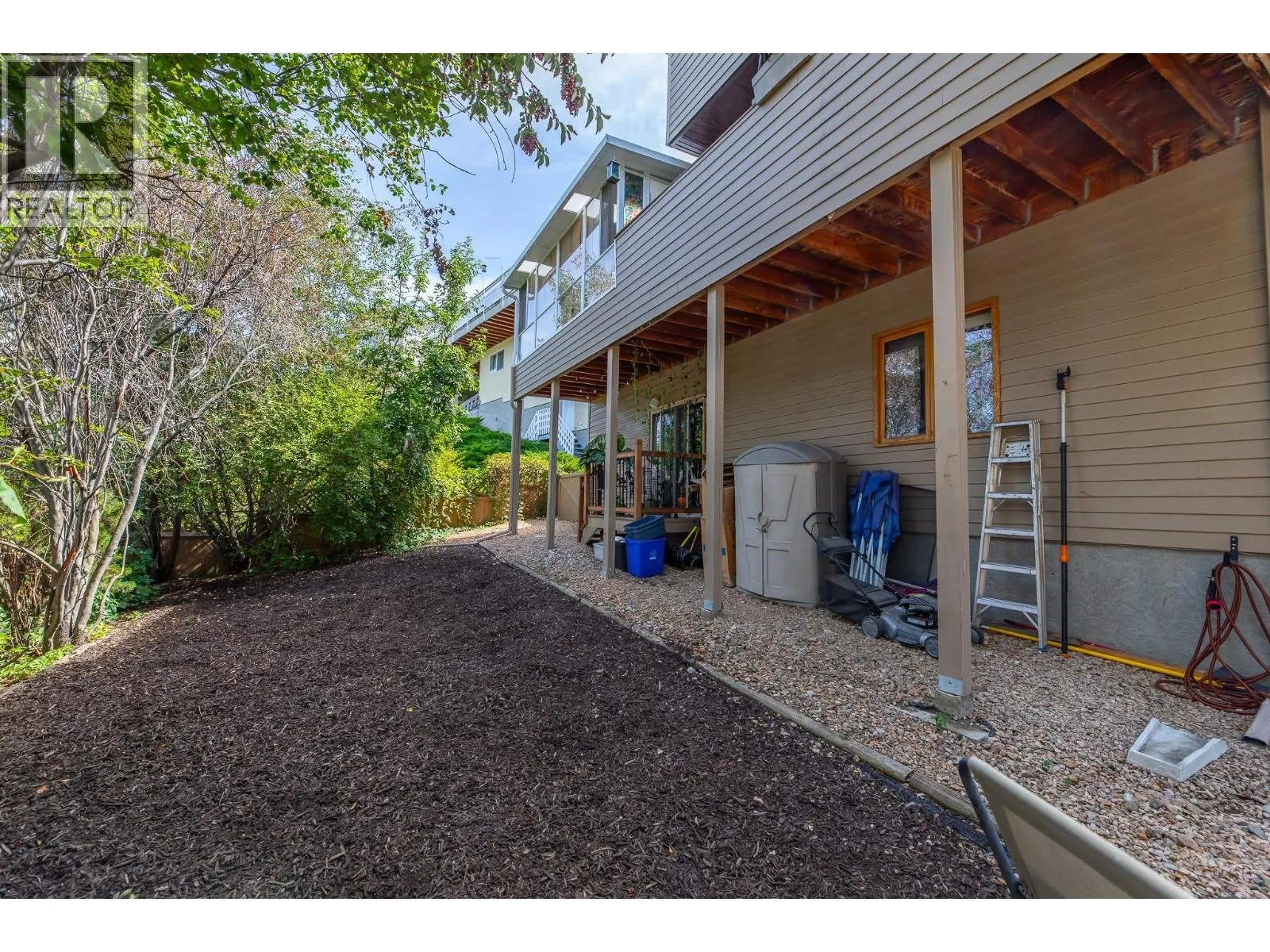 186 DEWDNEY Crescent