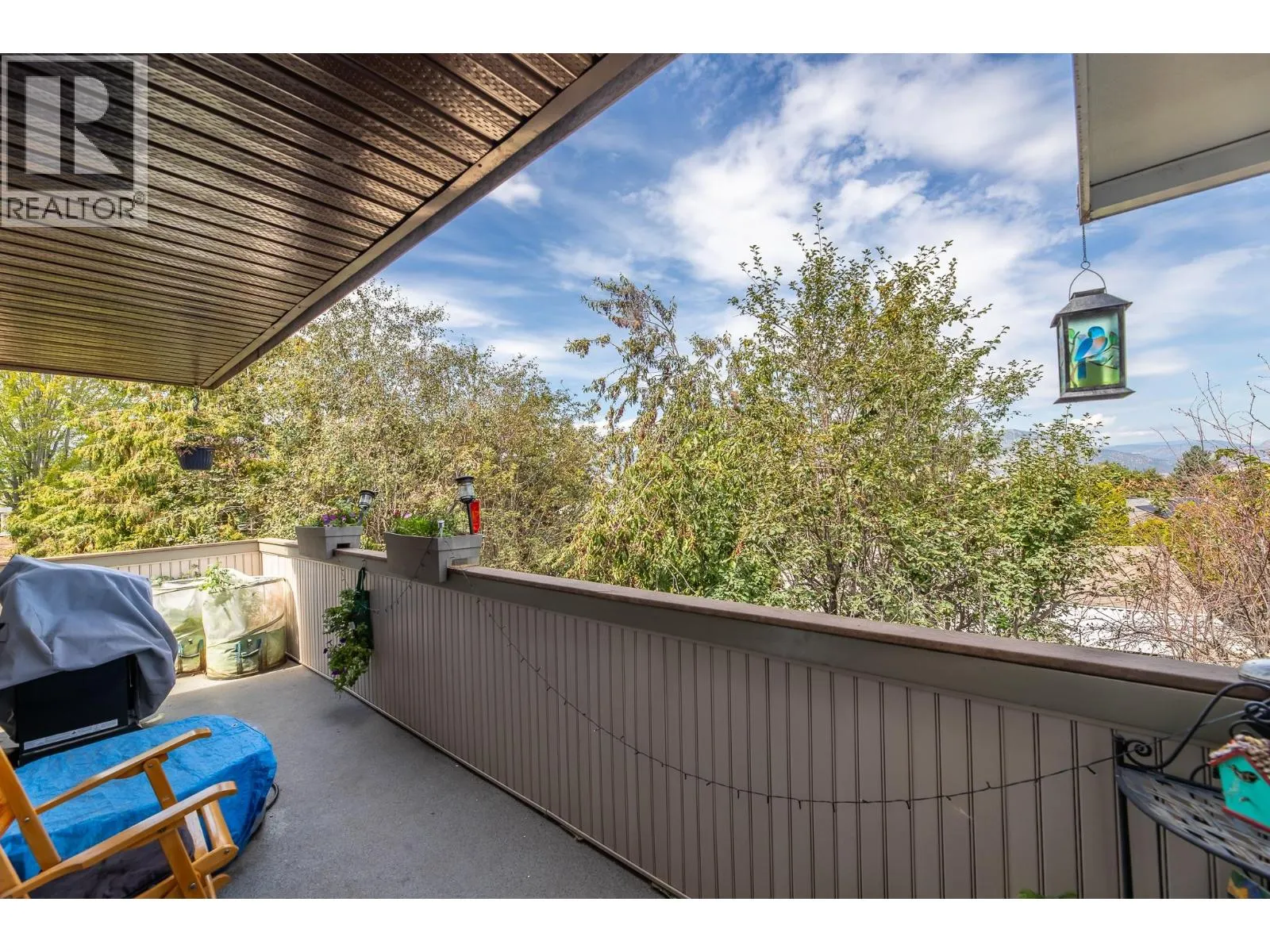 186 DEWDNEY Crescent
