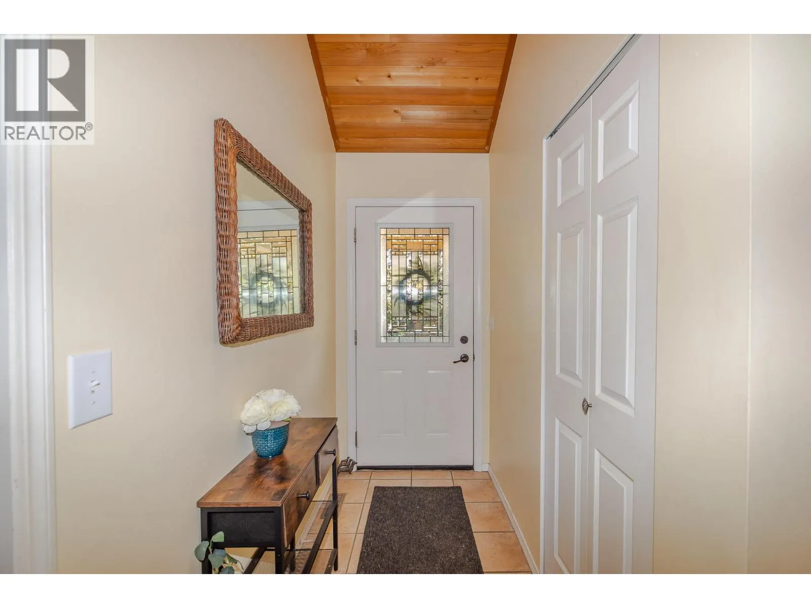 186 DEWDNEY Crescent