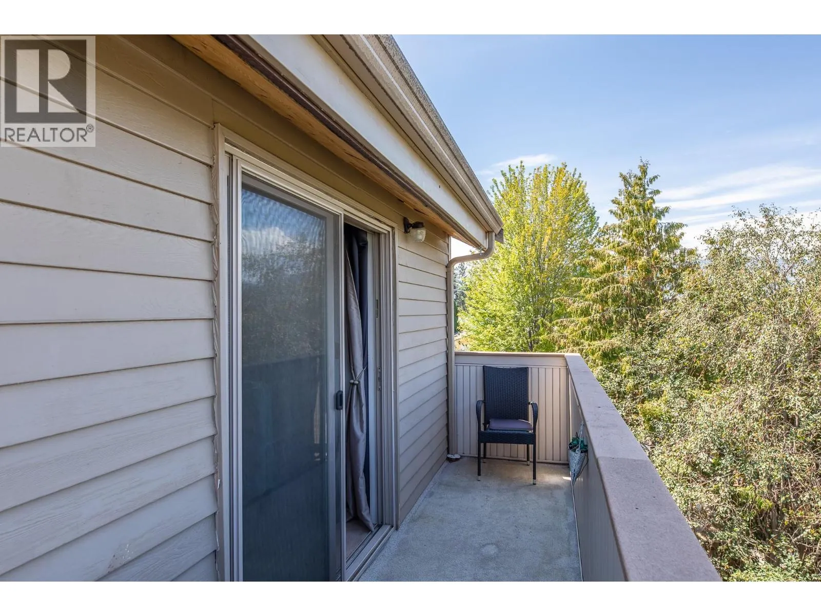 186 DEWDNEY Crescent