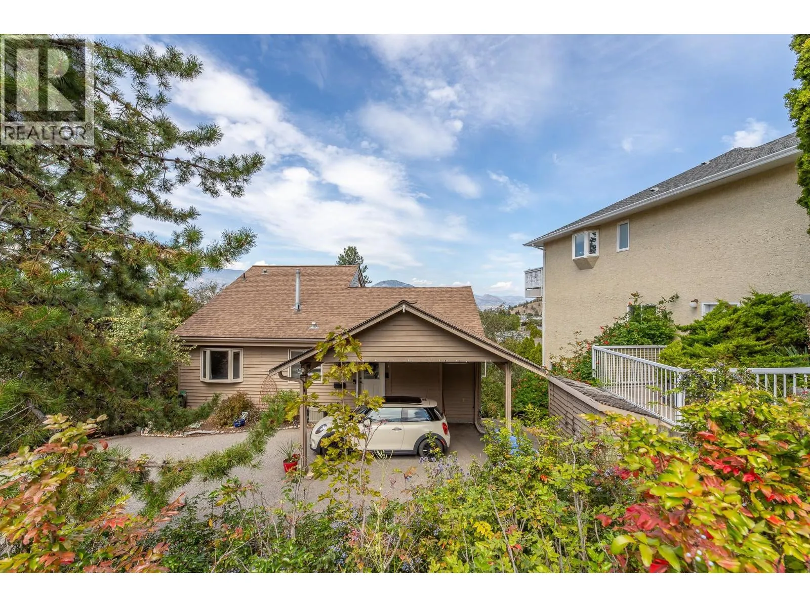 186 DEWDNEY Crescent