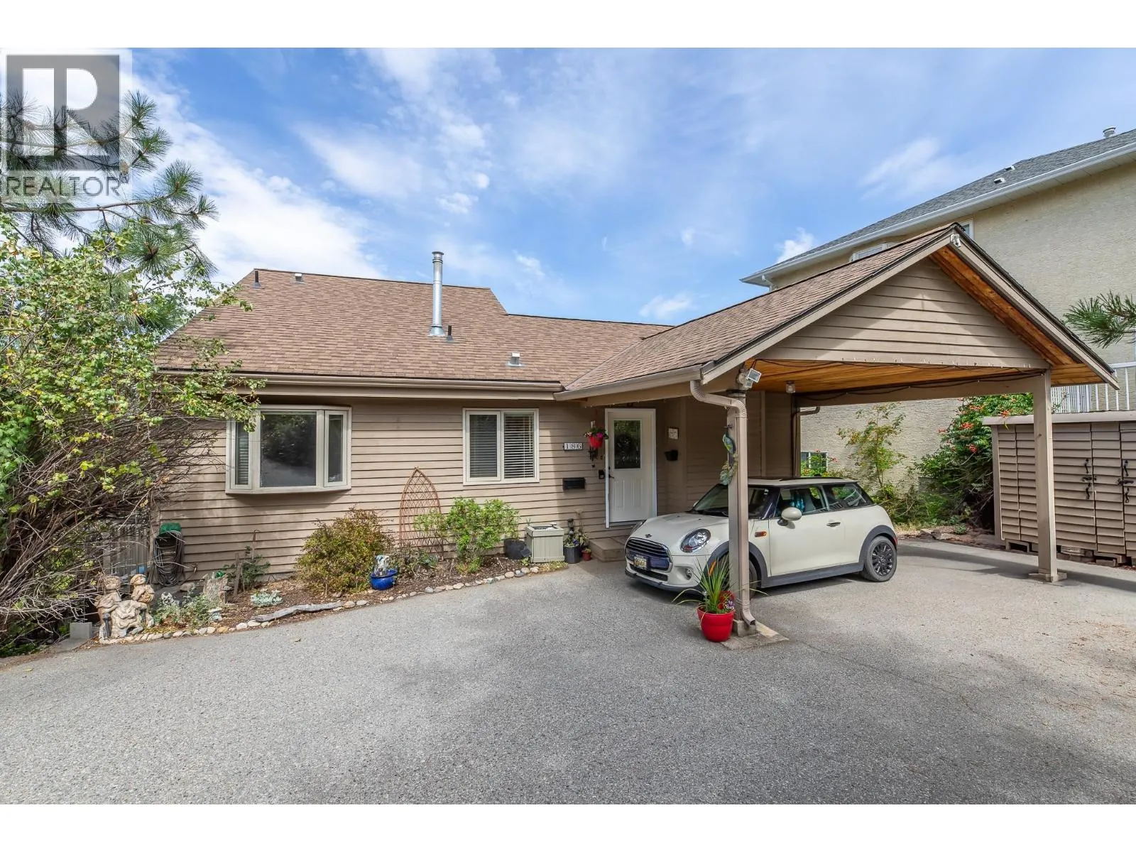 186 DEWDNEY Crescent