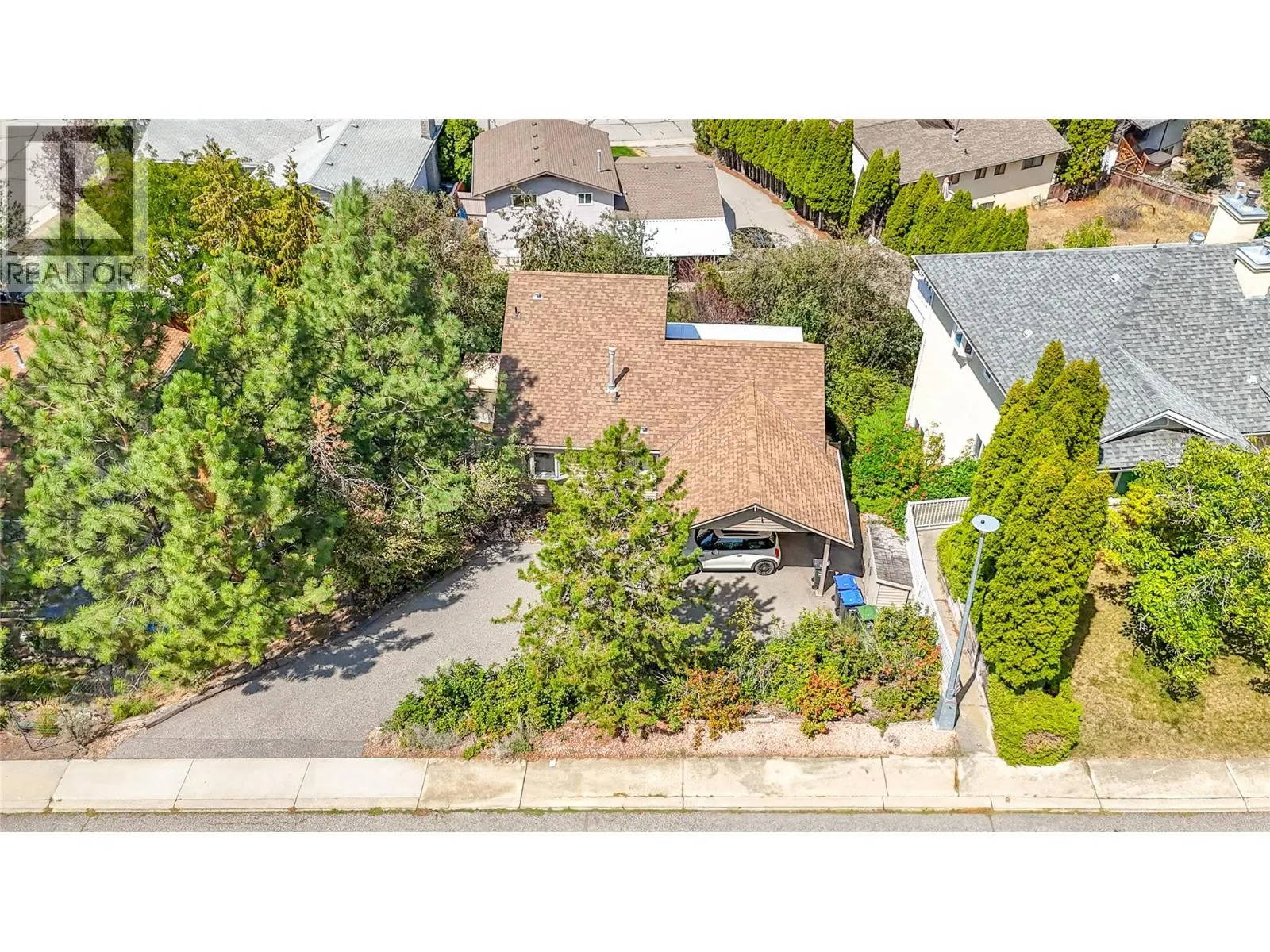 186 DEWDNEY Crescent