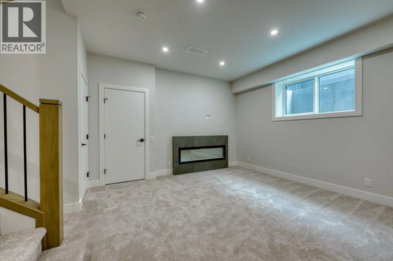 925 Bull Crescent