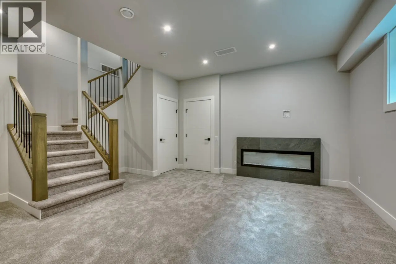 925 Bull Crescent