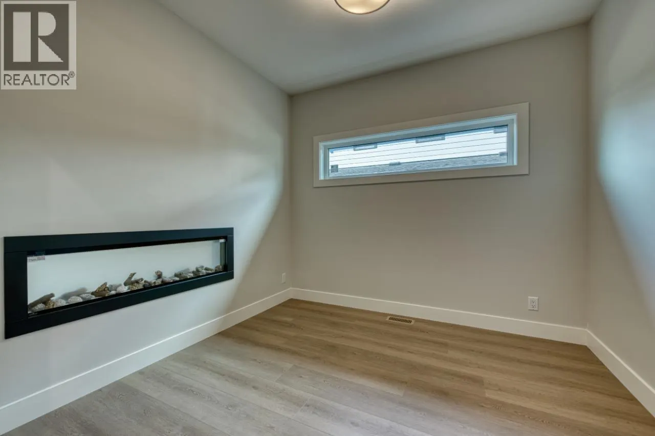 925 Bull Crescent