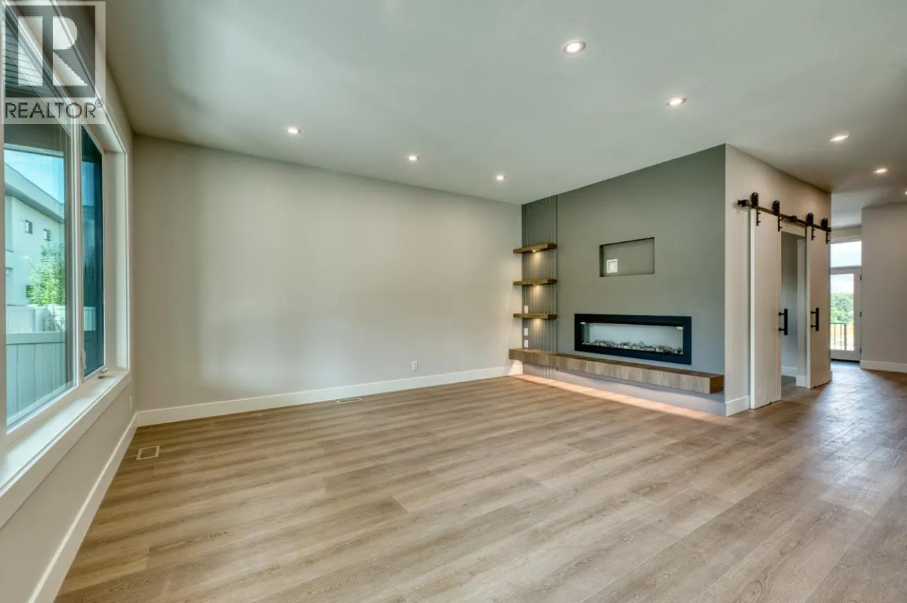925 Bull Crescent