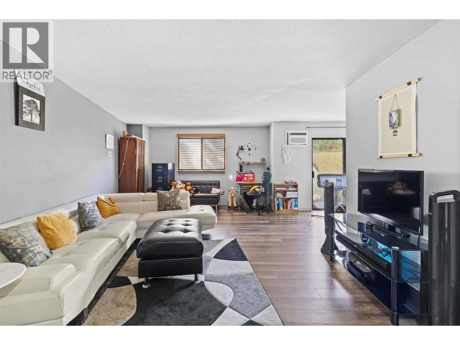 555 DALGLEISH Drive Unit# 202