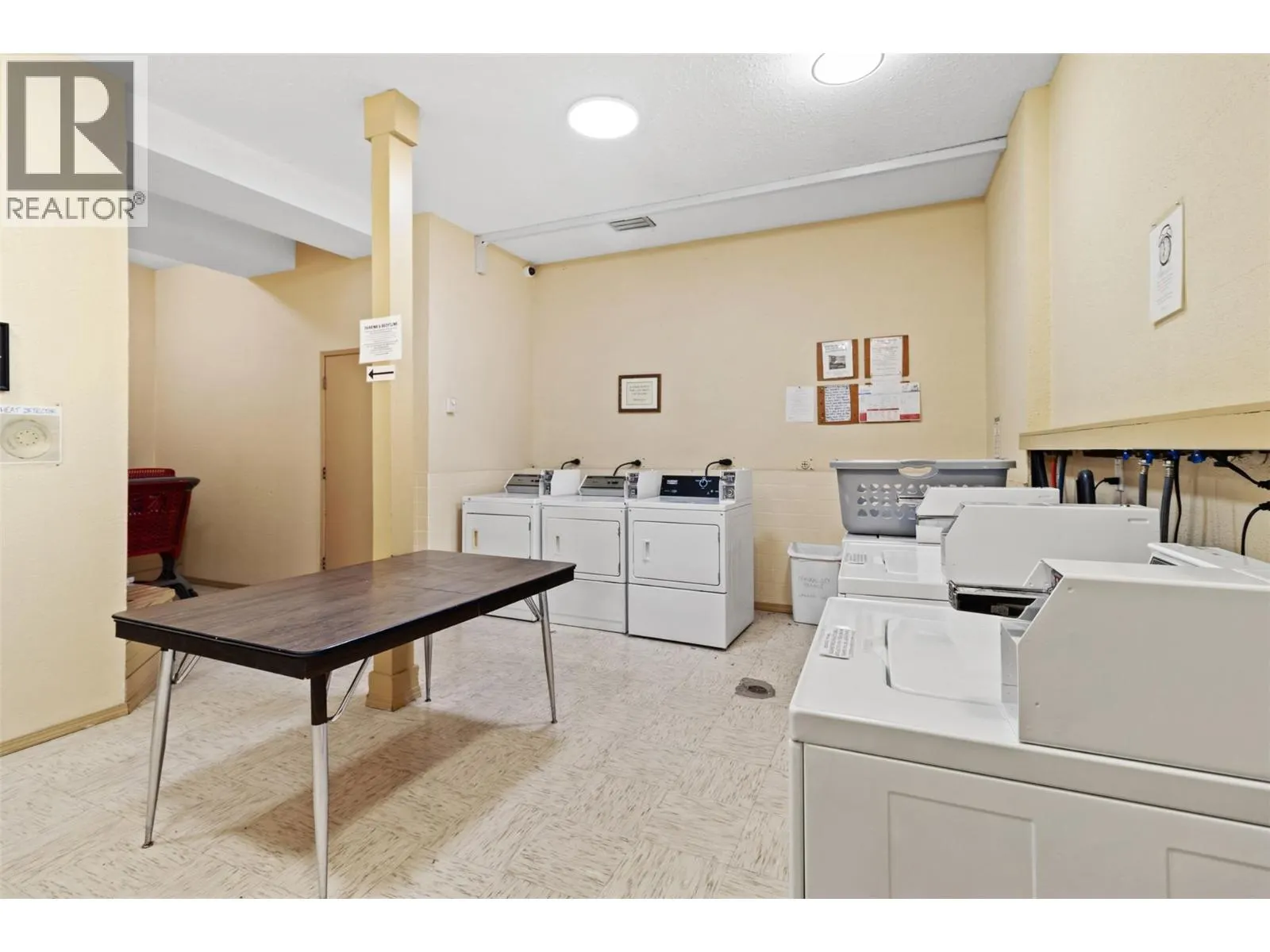 555 DALGLEISH Drive Unit# 202