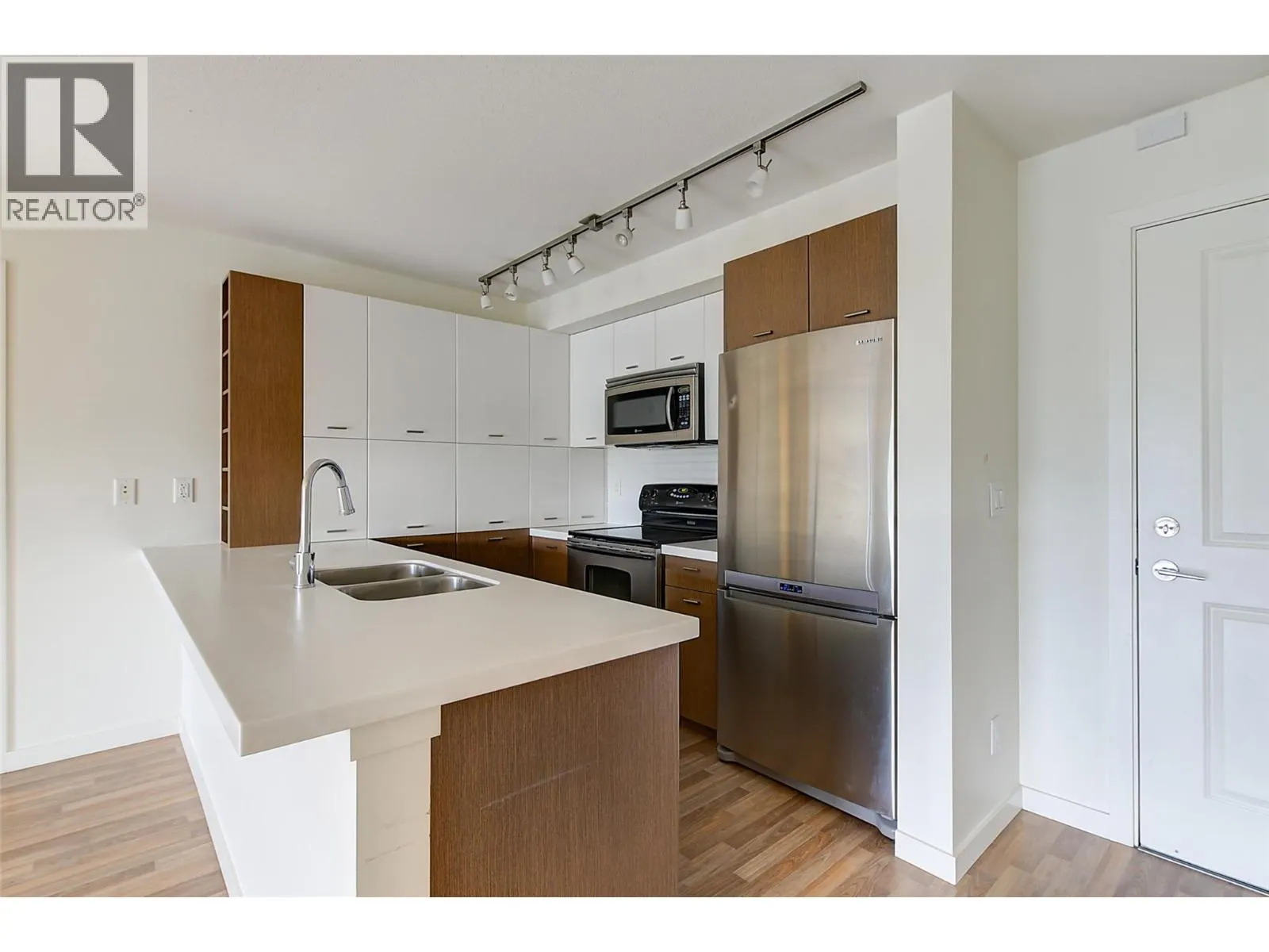 1550 Dickson Avenue Unit# 303