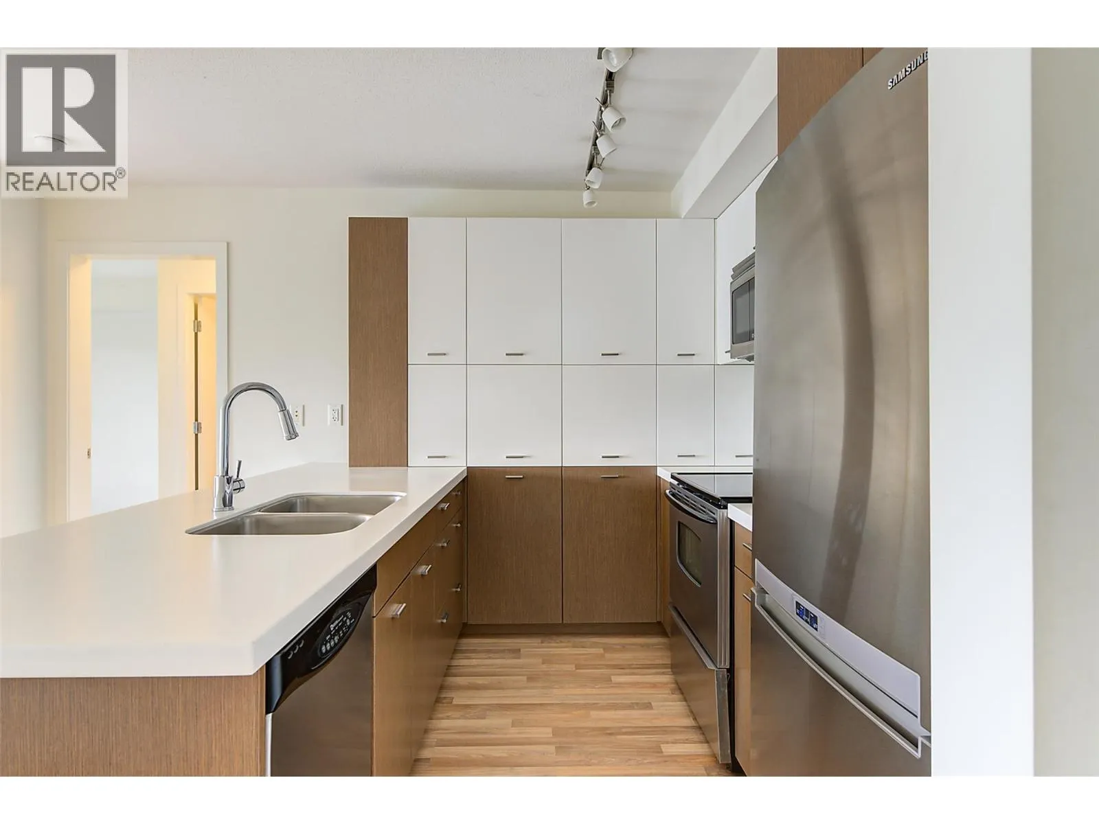 1550 Dickson Avenue Unit# 303