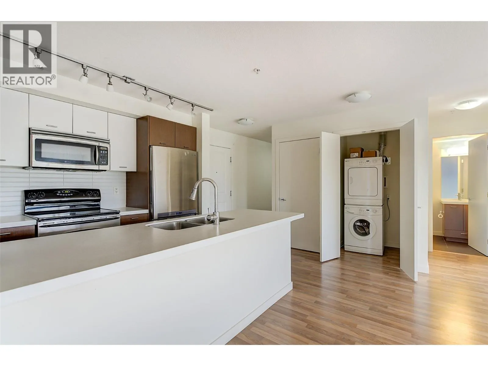 1550 Dickson Avenue Unit# 303
