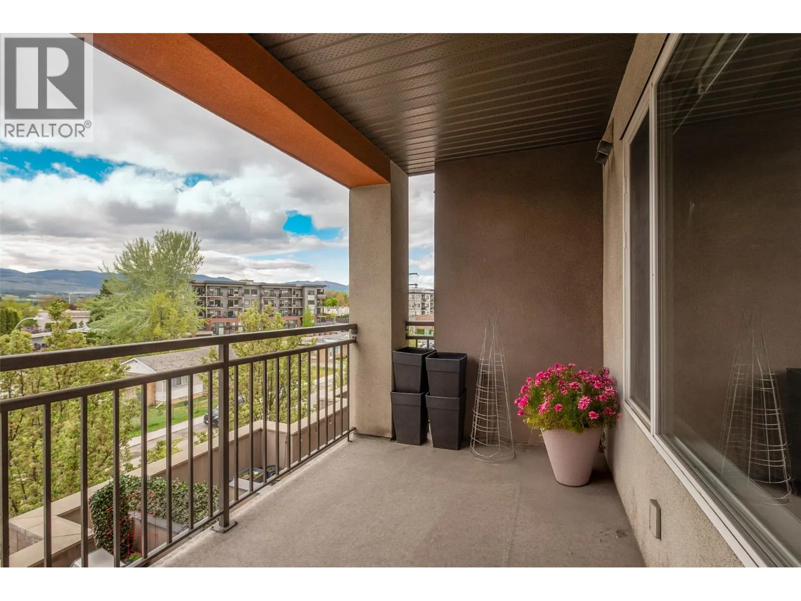 1550 Dickson Avenue Unit# 303