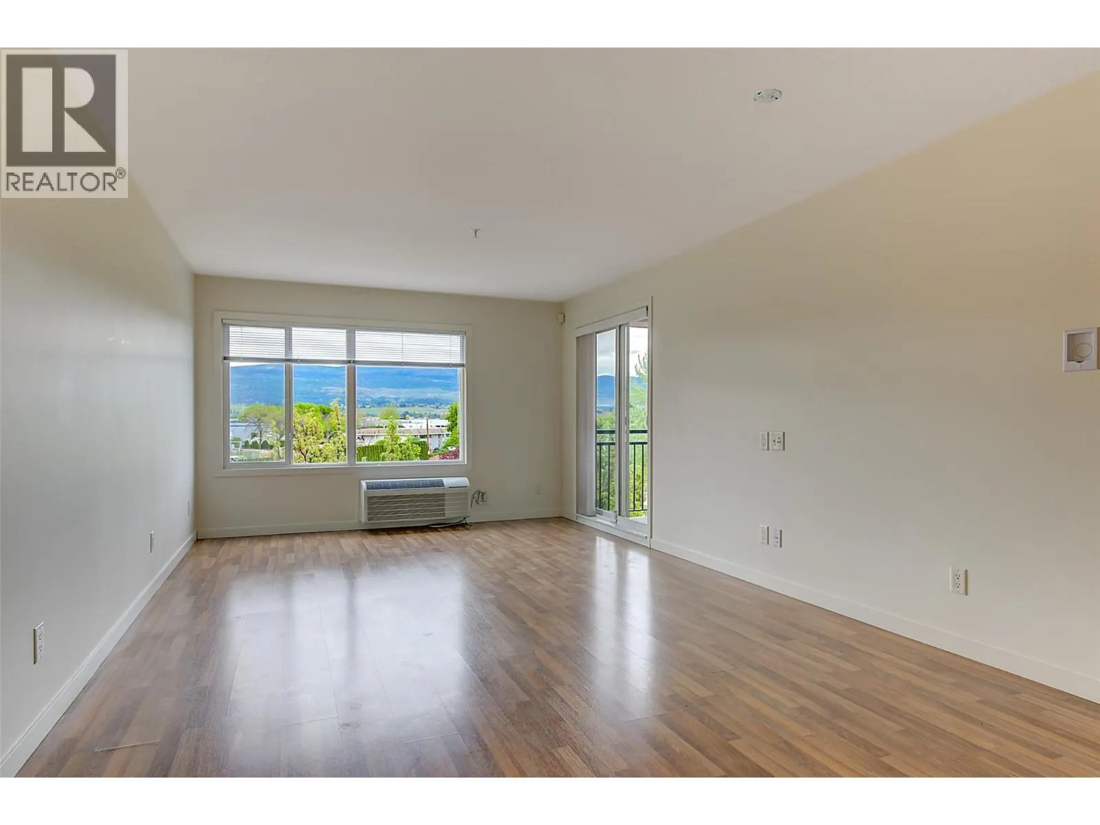 1550 Dickson Avenue Unit# 303