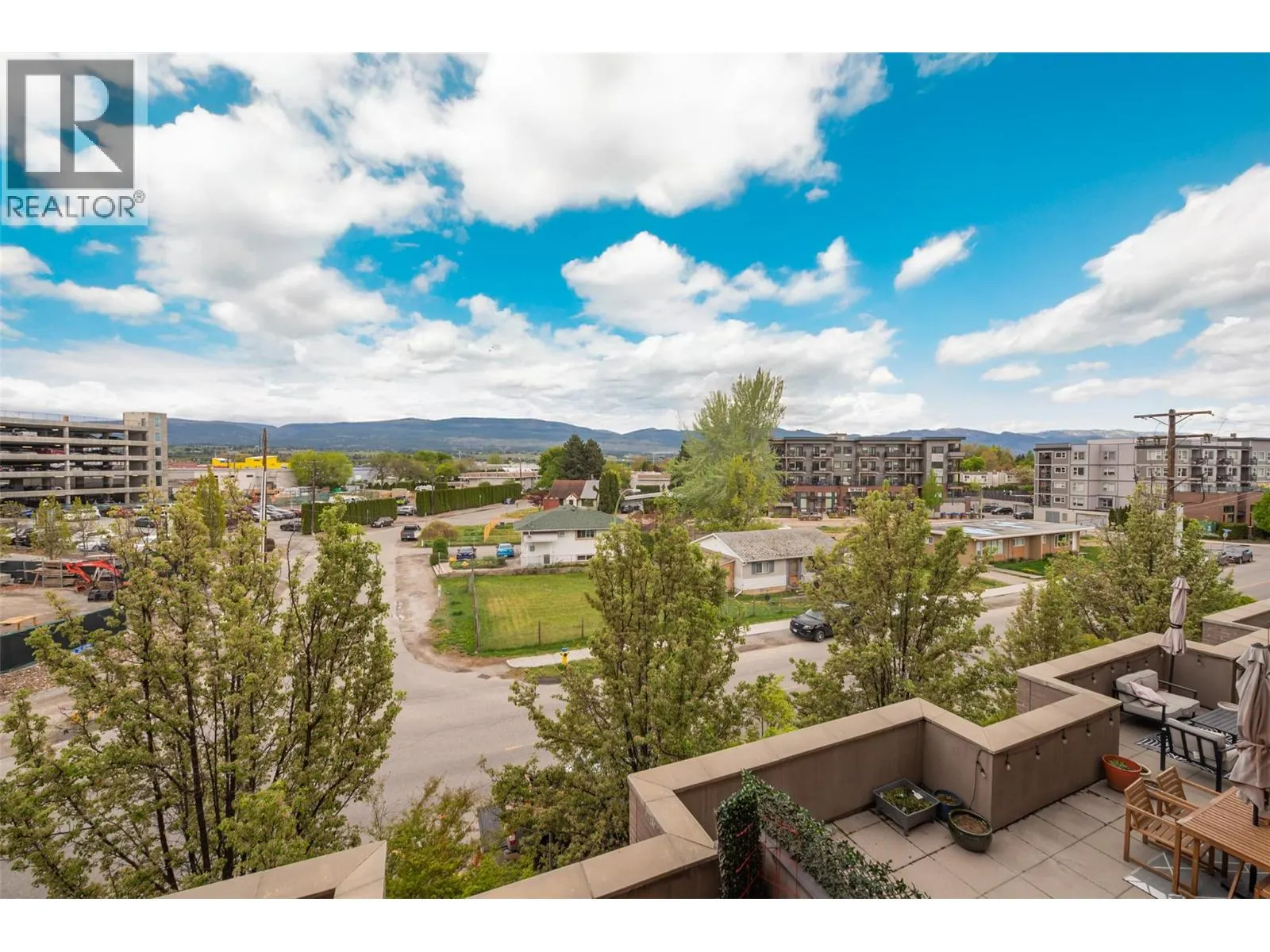 1550 Dickson Avenue Unit# 303