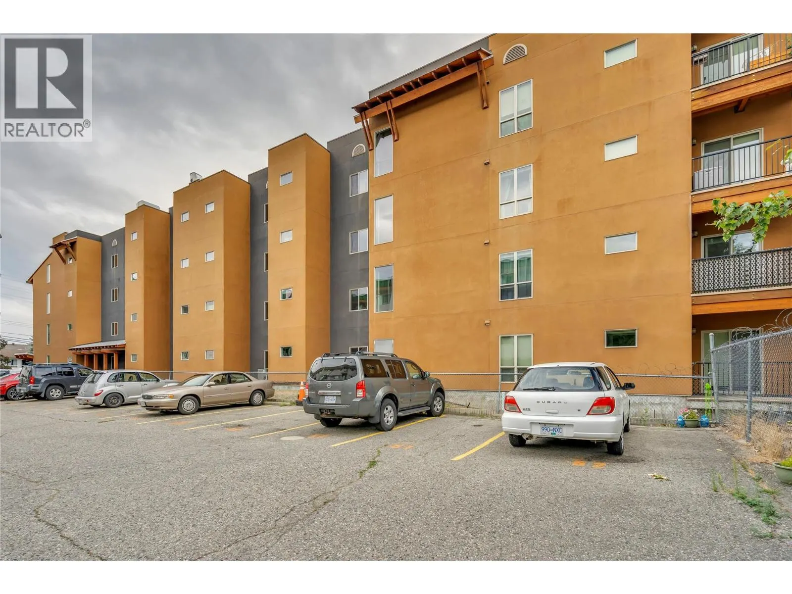 873 FORESTBROOK Drive Unit# 402