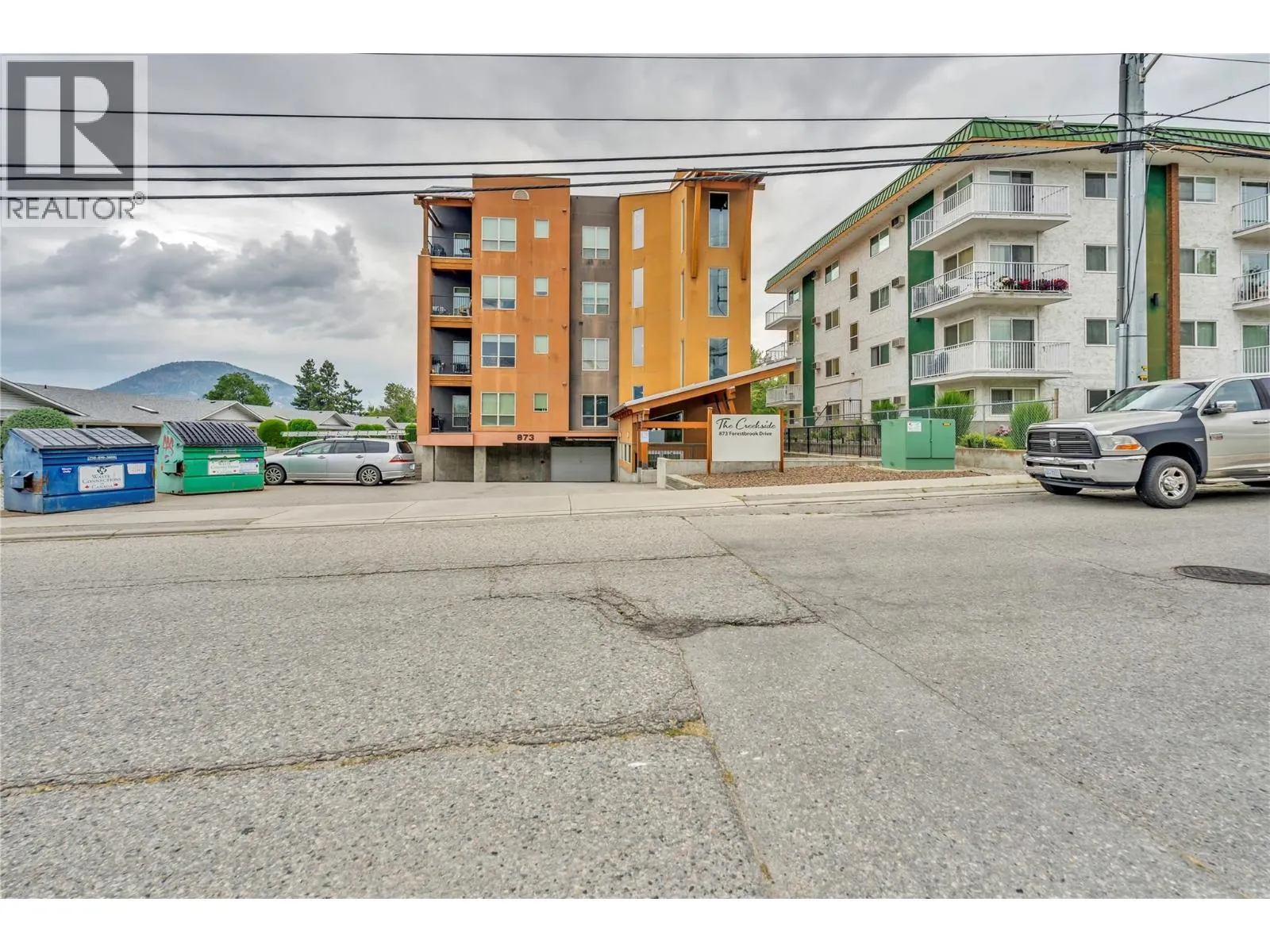 873 FORESTBROOK Drive Unit# 402
