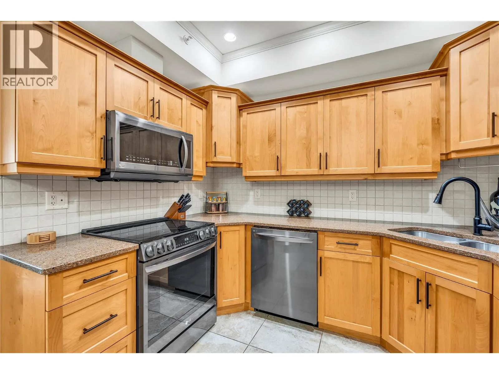 873 FORESTBROOK Drive Unit# 402