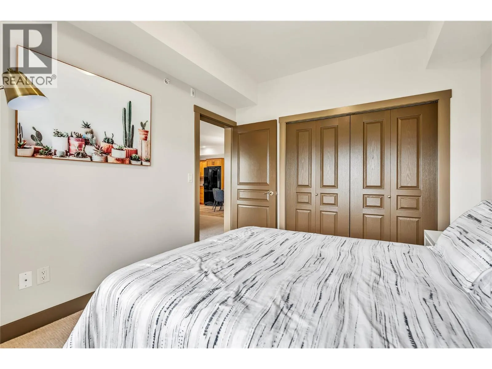 873 FORESTBROOK Drive Unit# 402
