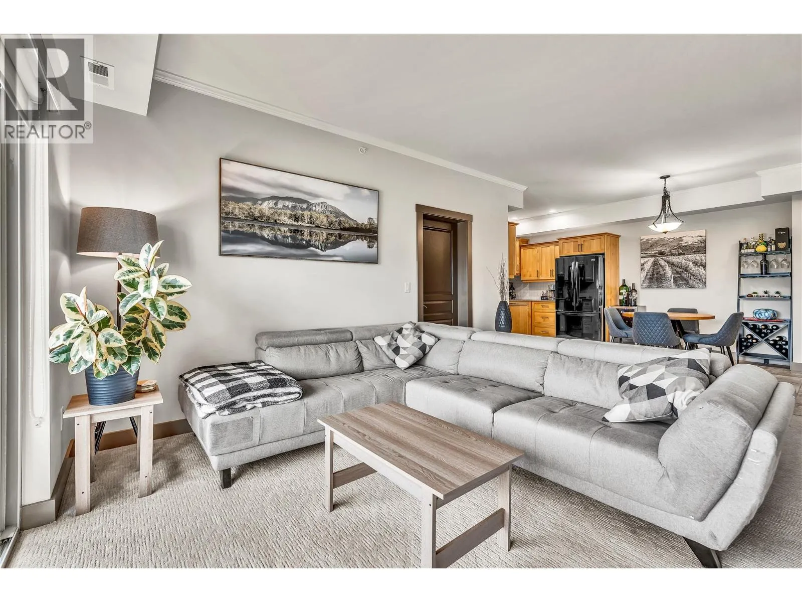 873 FORESTBROOK Drive Unit# 402