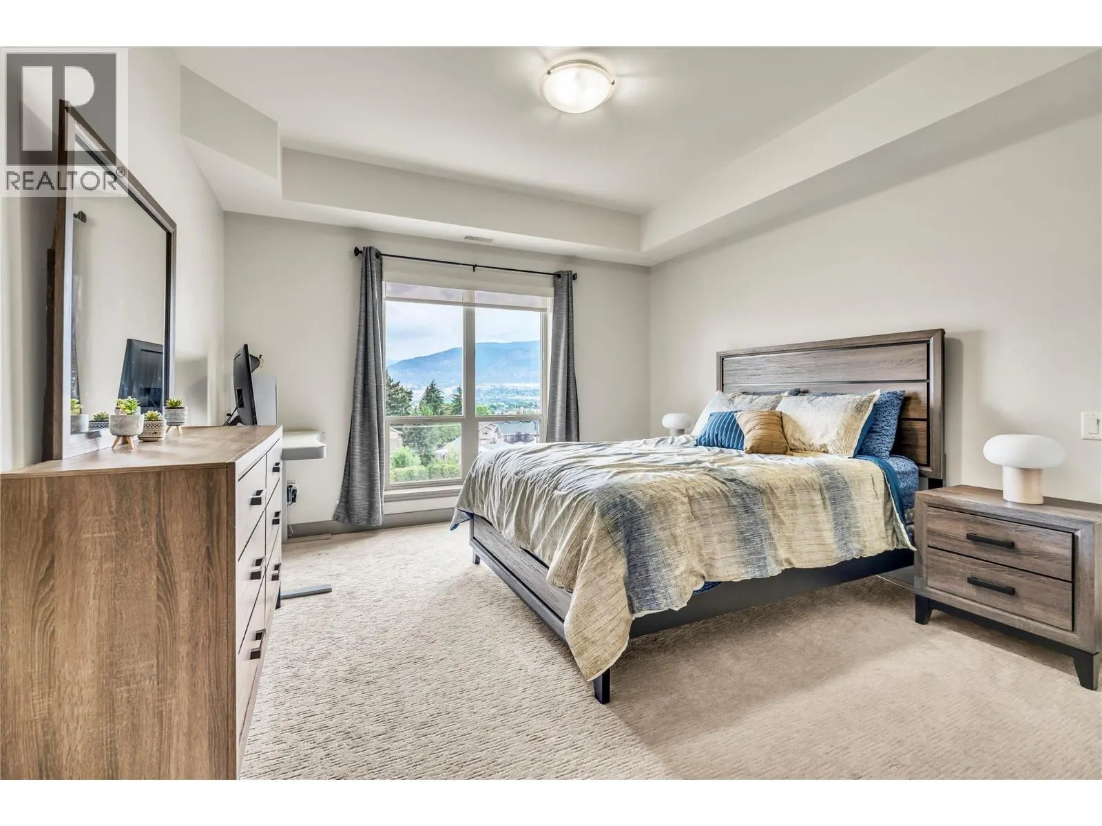 873 FORESTBROOK Drive Unit# 402