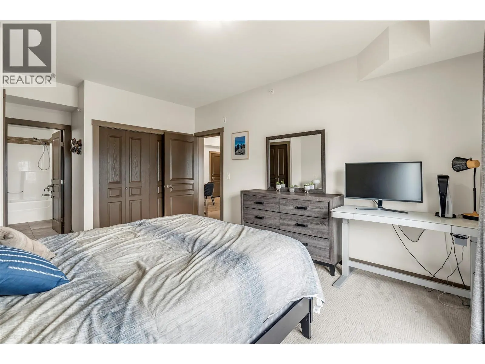 873 FORESTBROOK Drive Unit# 402