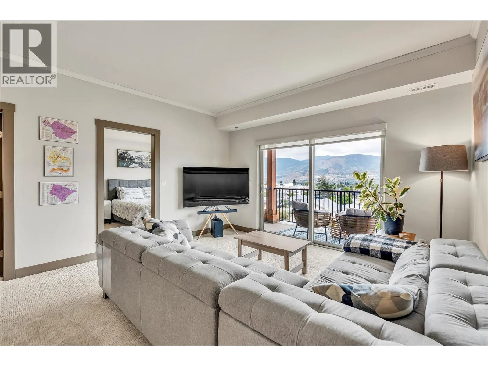 873 FORESTBROOK Drive Unit# 402