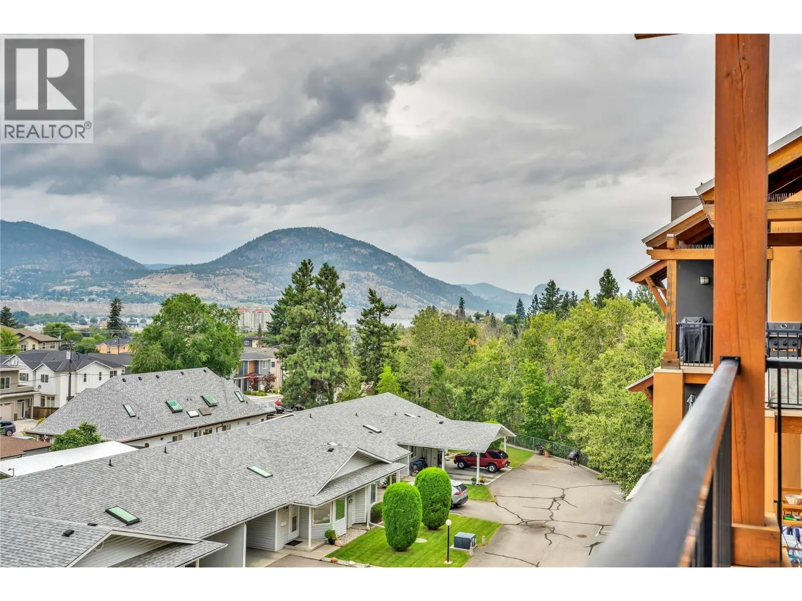873 FORESTBROOK Drive Unit# 402