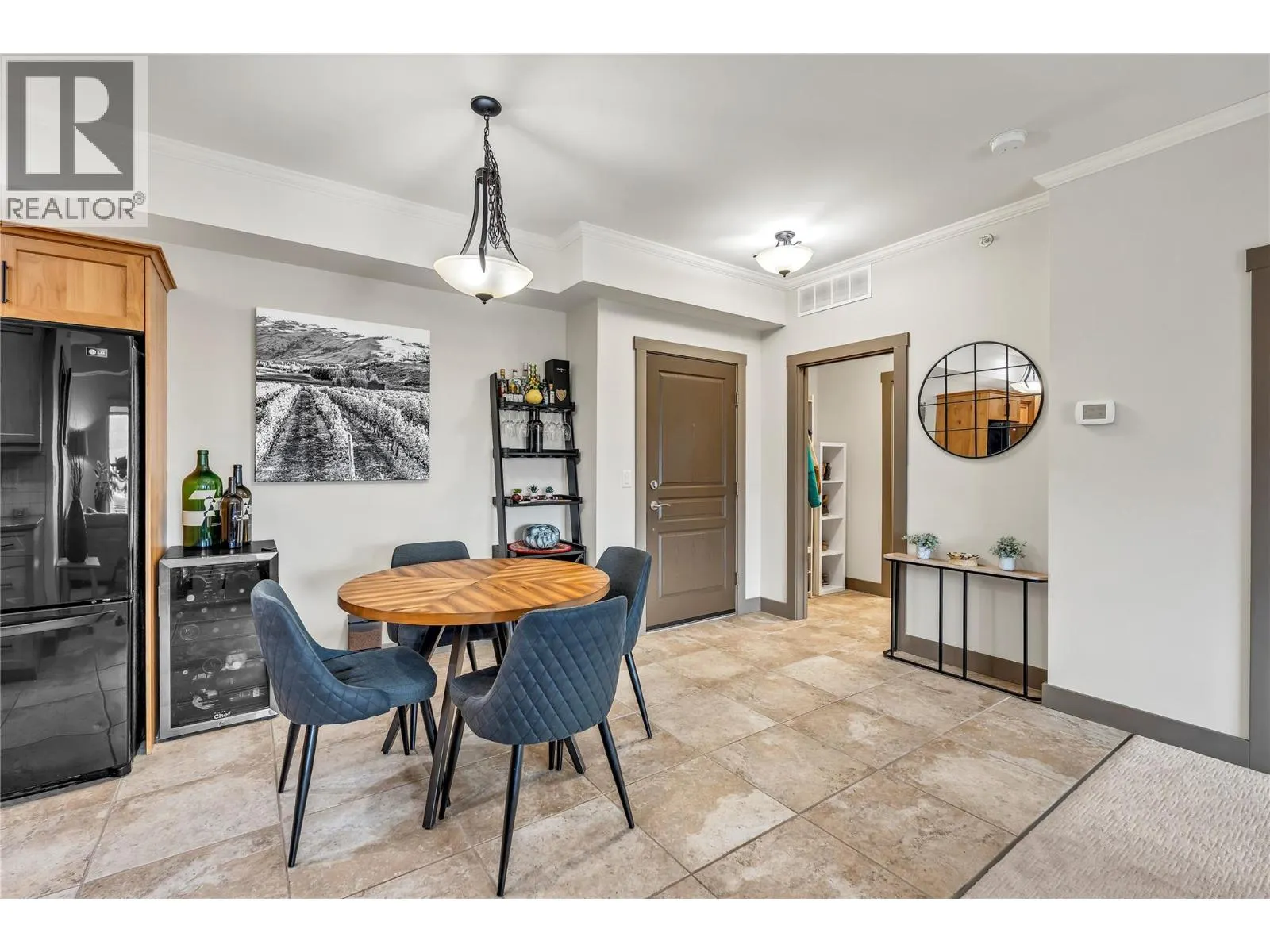 873 FORESTBROOK Drive Unit# 402