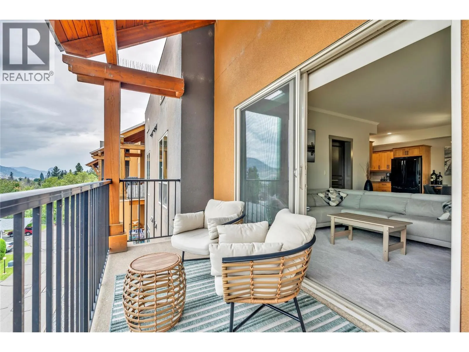873 FORESTBROOK Drive Unit# 402