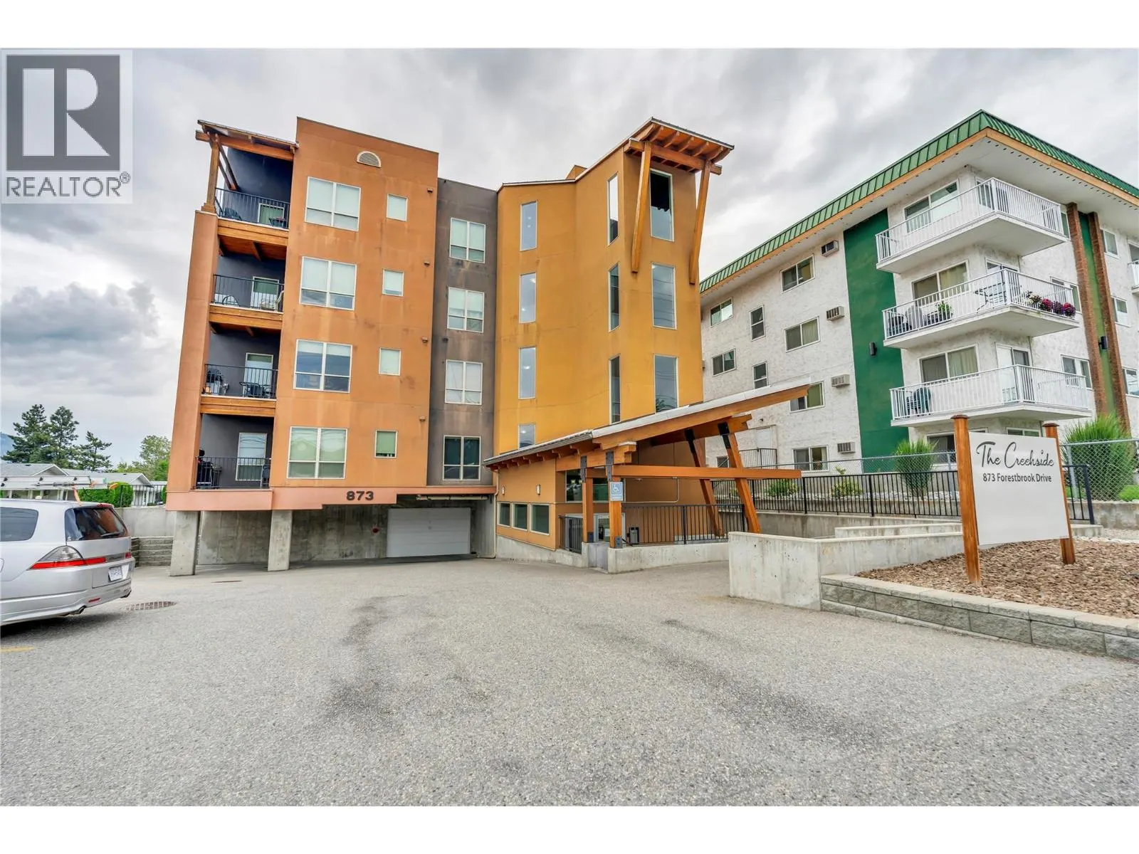 873 FORESTBROOK Drive Unit# 402