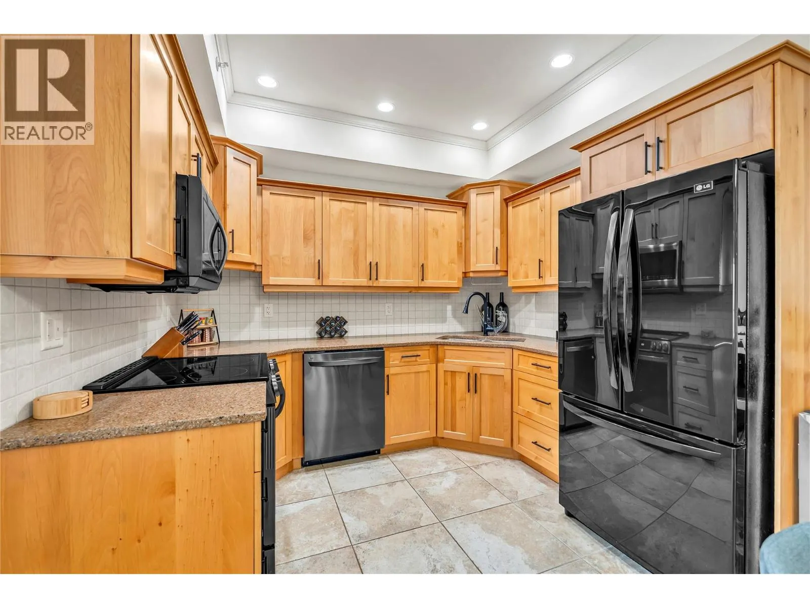 873 FORESTBROOK Drive Unit# 402