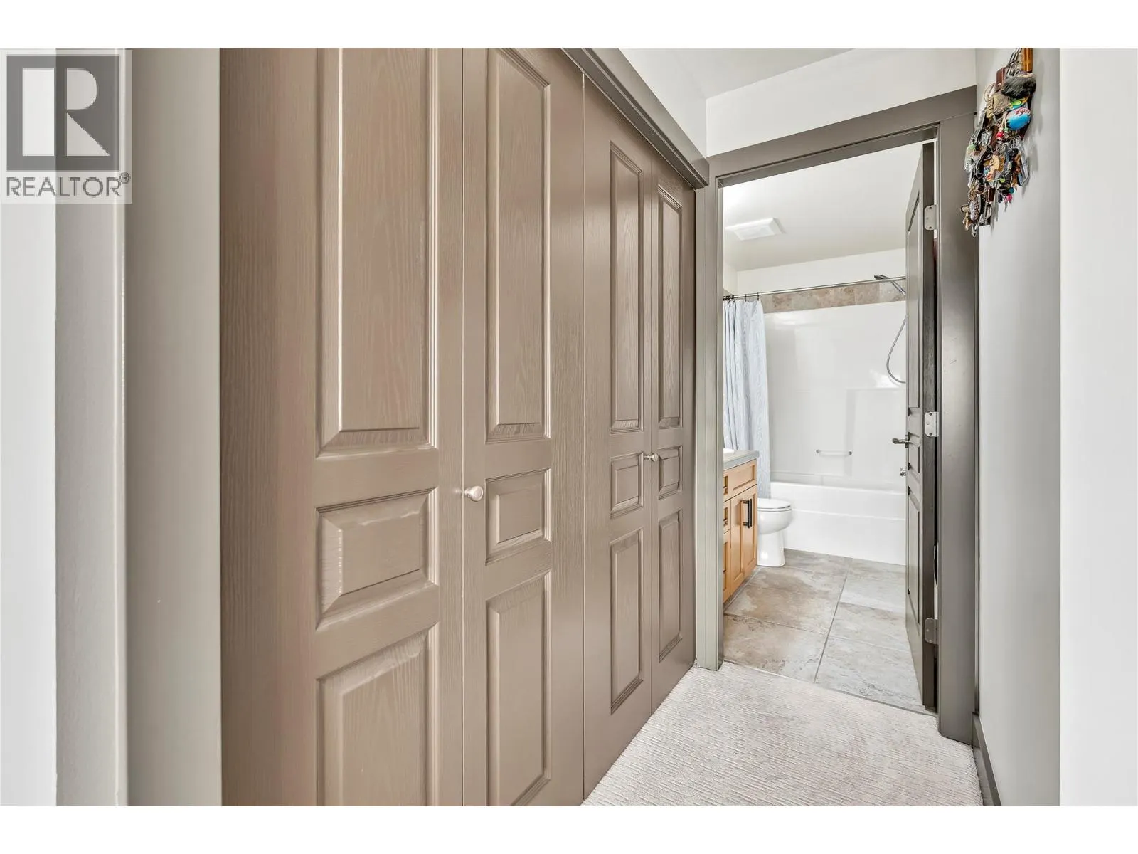873 FORESTBROOK Drive Unit# 402