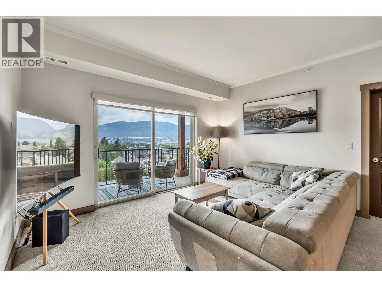 873 FORESTBROOK Drive Unit# 402