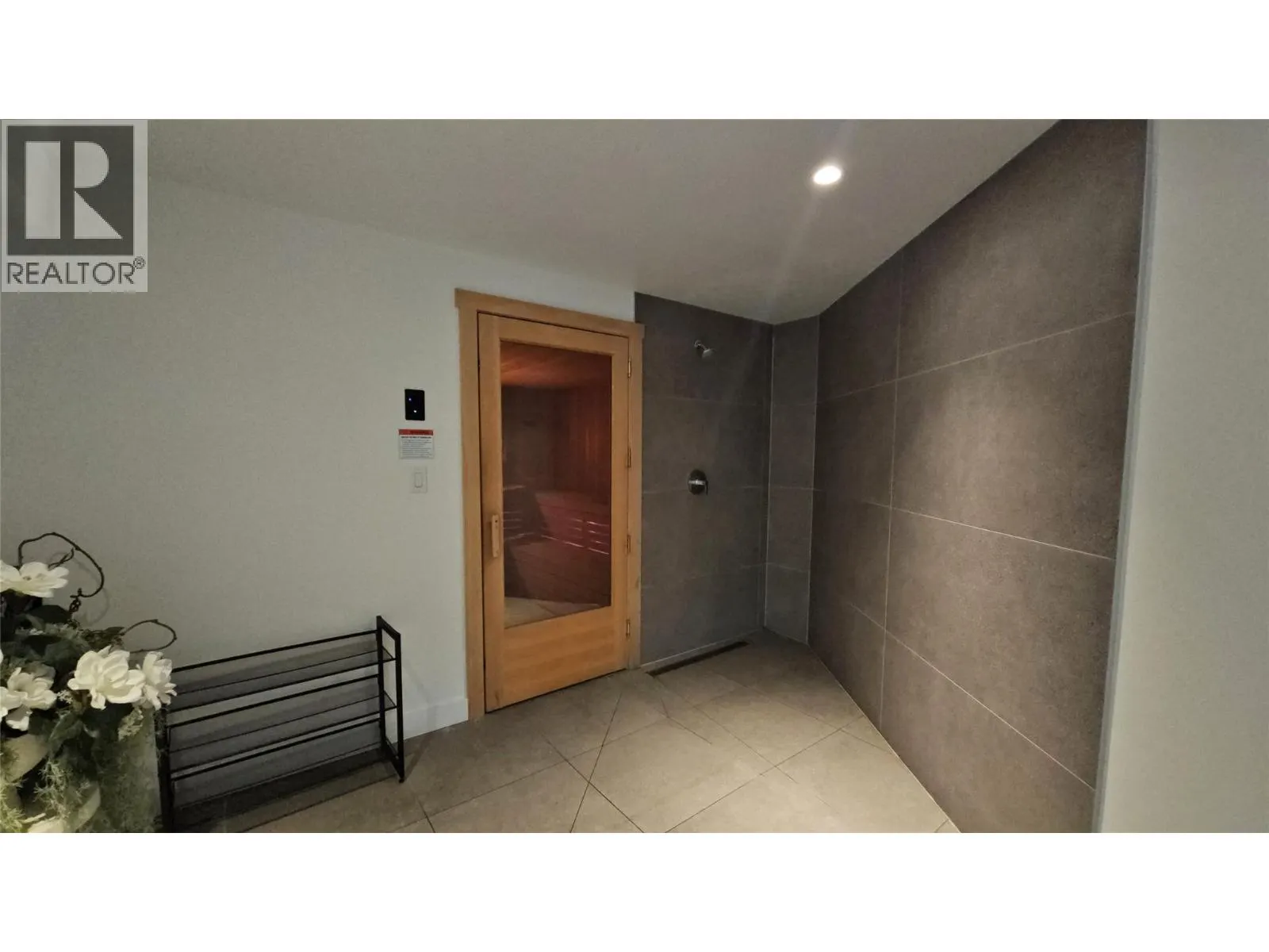 3409 Lakeshore Road Unit# 305