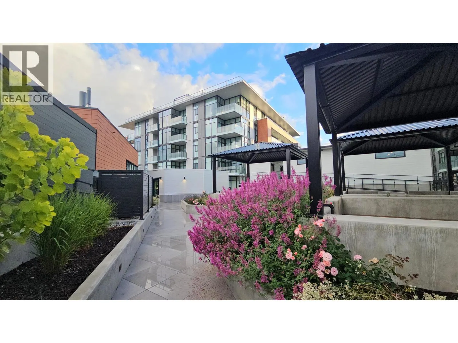 3409 Lakeshore Road Unit# 305