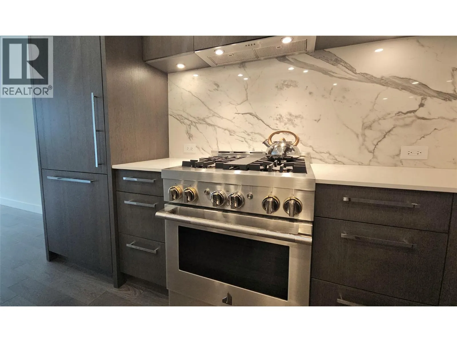 3409 Lakeshore Road Unit# 305