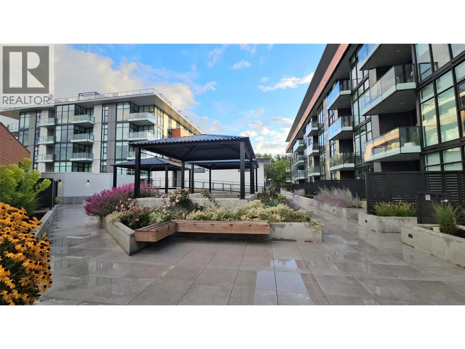 3409 Lakeshore Road Unit# 305
