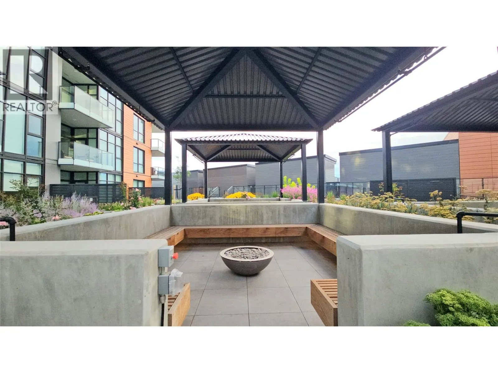 3409 Lakeshore Road Unit# 305