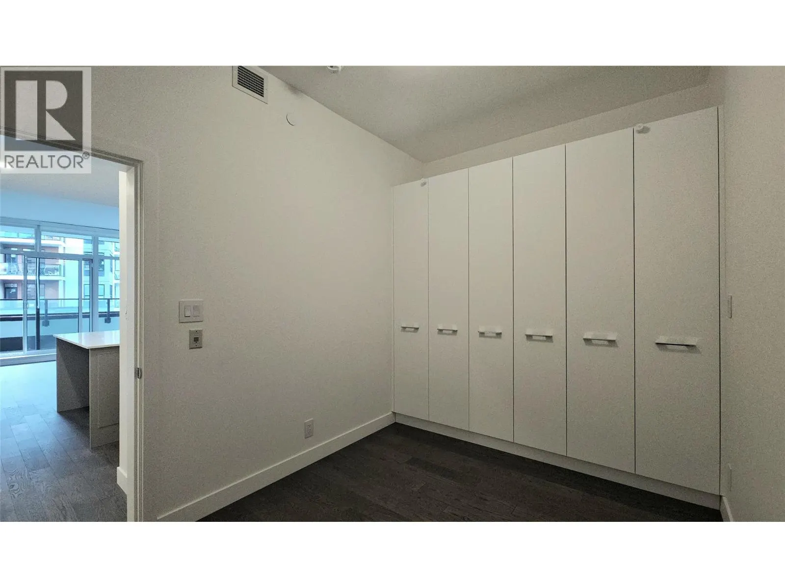 3409 Lakeshore Road Unit# 305
