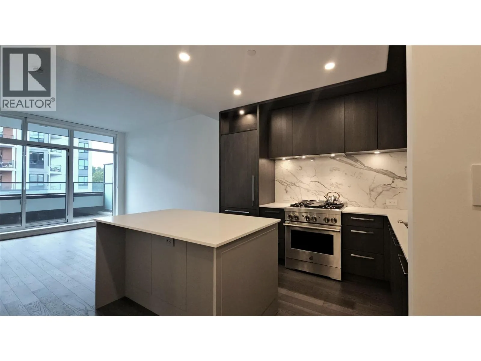 3409 Lakeshore Road Unit# 305