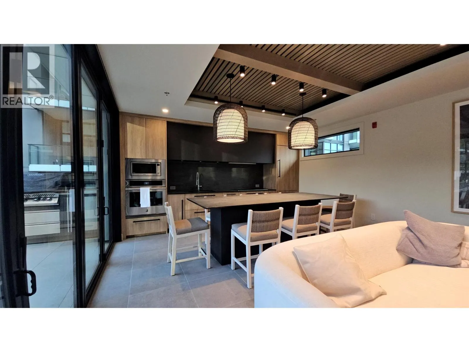 3409 Lakeshore Road Unit# 305
