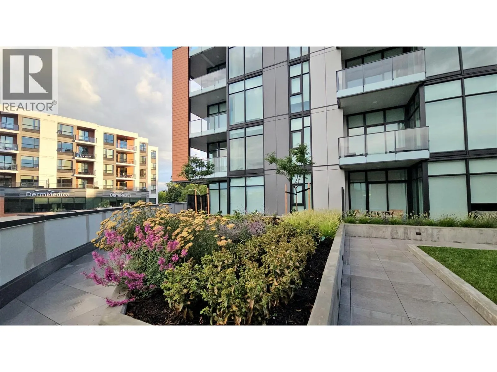 3409 Lakeshore Road Unit# 305
